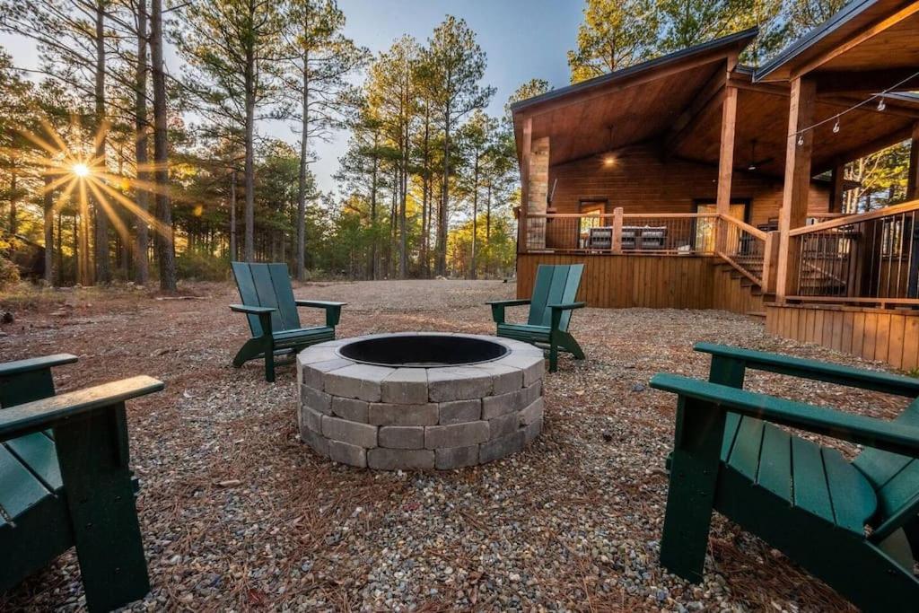 The Blaylock Cabin, 2 King, Hot Tub, Pet Friendly! Broken Bow Luaran gambar