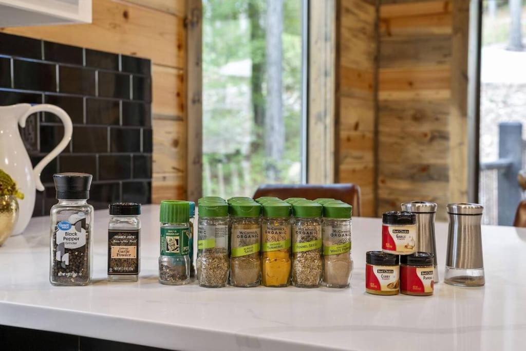 The Blaylock Cabin, 2 King, Hot Tub, Pet Friendly! Broken Bow Luaran gambar